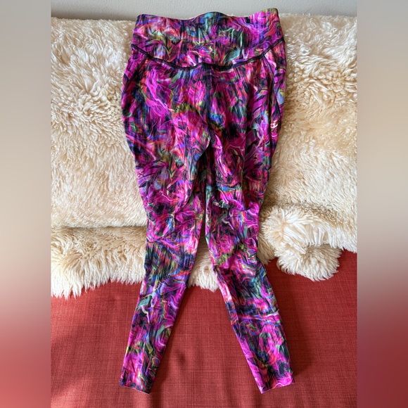 BASE PACE HIGH-RISE RUNNING TIGHT 25", size 4
Hyper Flow Pink Multi - Picture 4 of 5